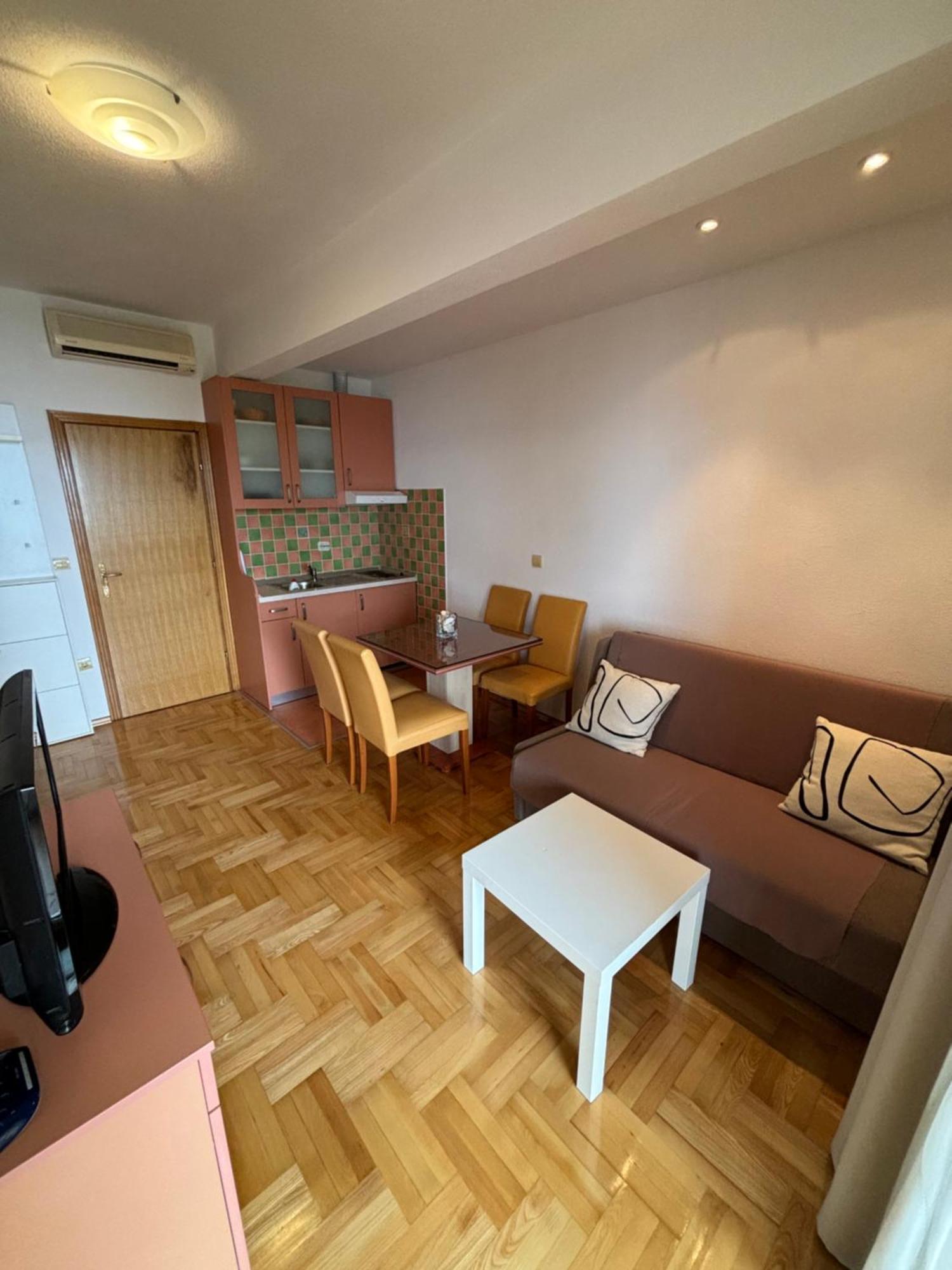 Villa Spomenka พอดโกรา ภายนอก รูปภาพ